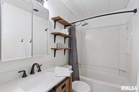 Tiny photo for 1658 W LOMBARD Street, Davenport, IA 52804 (MLS # QC4267593)