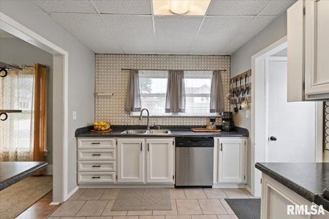 Tiny photo for 1658 W LOMBARD Street, Davenport, IA 52804 (MLS # QC4267593)