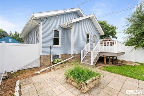 Tiny photo for 1658 W LOMBARD Street, Davenport, IA 52804 (MLS # QC4267593)