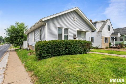 Tiny photo for 1658 W LOMBARD Street, Davenport, IA 52804 (MLS # QC4267593)