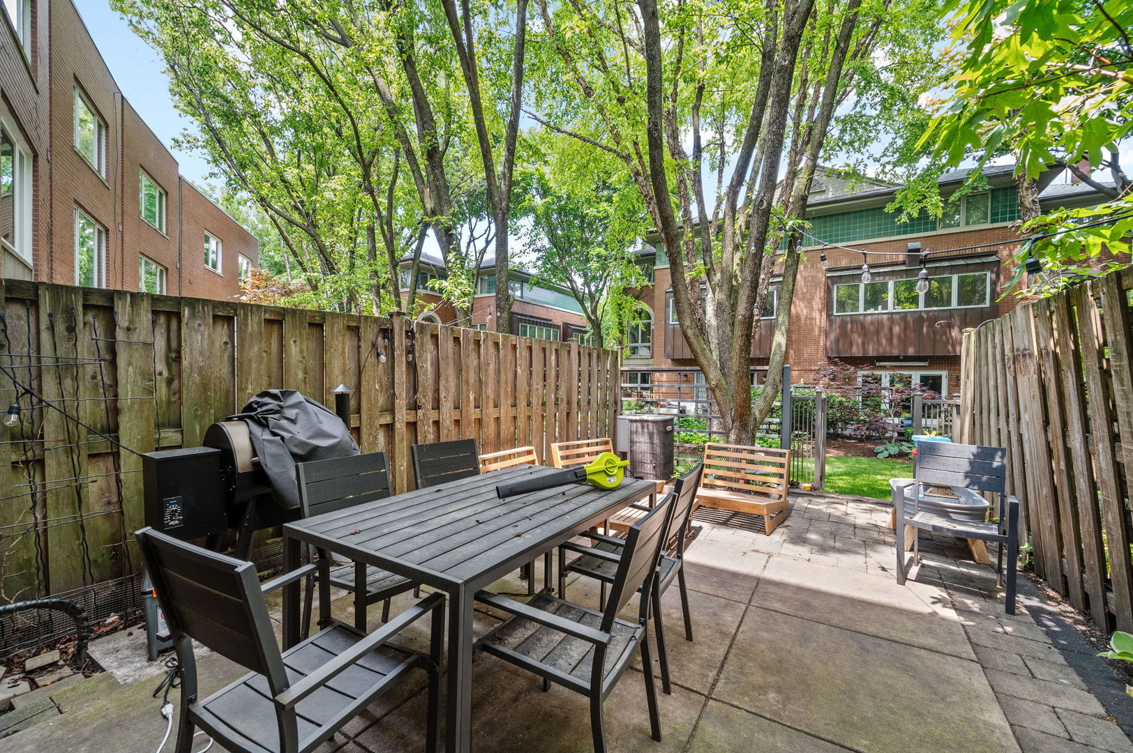 2675 N Greenview Avenue F