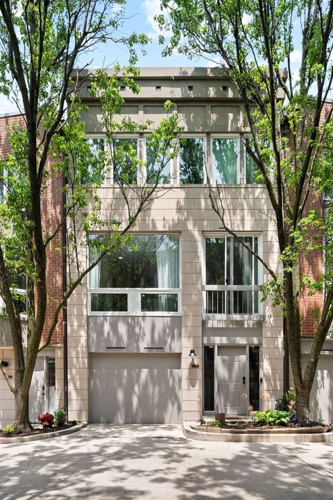 2675 N Greenview Avenue F Chicago IL 60614