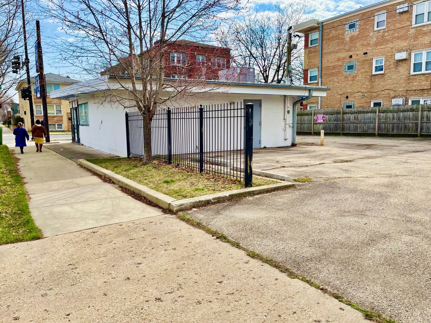 2556 N Laramie Avenue