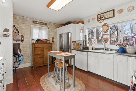 Tiny photo for 10 S Grant Street, North Aurora, IL 60542 (MLS # 12595750)