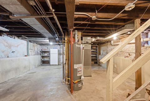 Tiny photo for 10 S Grant Street, North Aurora, IL 60542 (MLS # 12595750)