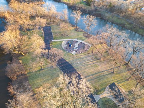 Tiny photo for 10 S Grant Street, North Aurora, IL 60542 (MLS # 12595750)