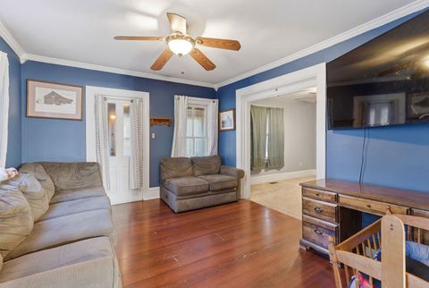 Tiny photo for 10 S Grant Street, North Aurora, IL 60542 (MLS # 12595750)