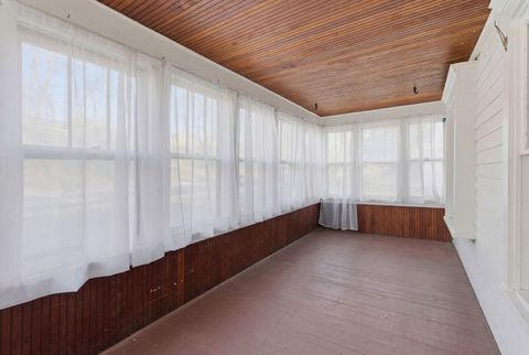 Tiny photo for 10 S Grant Street, North Aurora, IL 60542 (MLS # 12595750)