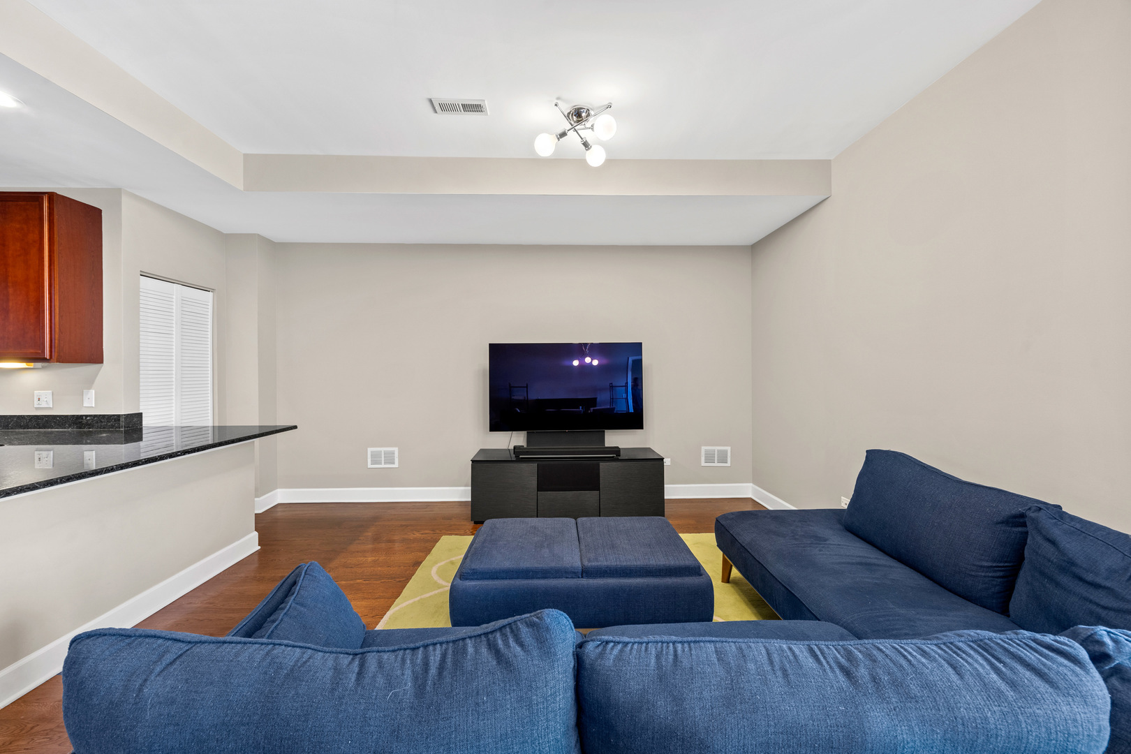 2700 W BELMONT Avenue 402