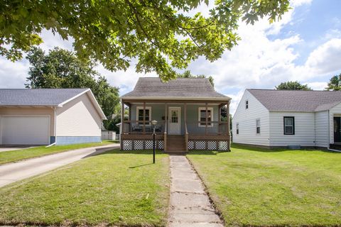 Tiny photo for 1313 E Oakland Avenue, Bloomington, IL 61701 (MLS # 12392706)