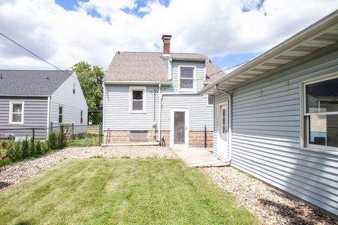 Tiny photo for 1313 E Oakland Avenue, Bloomington, IL 61701 (MLS # 12392706)
