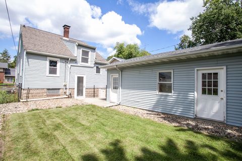 Tiny photo for 1313 E Oakland Avenue, Bloomington, IL 61701 (MLS # 12392706)