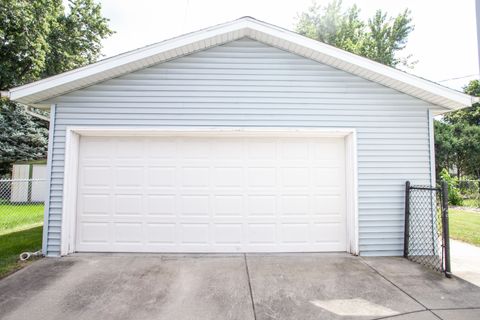 Tiny photo for 1313 E Oakland Avenue, Bloomington, IL 61701 (MLS # 12392706)