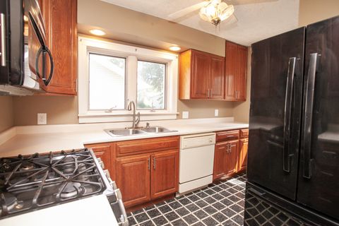 Tiny photo for 1313 E Oakland Avenue, Bloomington, IL 61701 (MLS # 12392706)