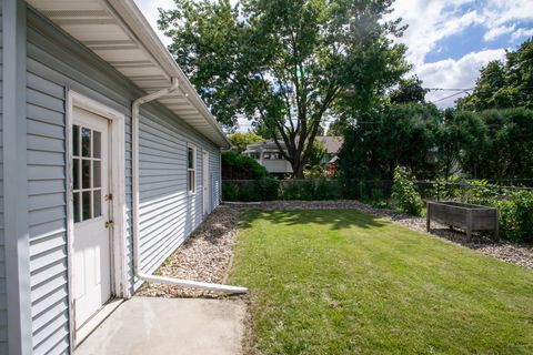 Tiny photo for 1313 E Oakland Avenue, Bloomington, IL 61701 (MLS # 12392706)