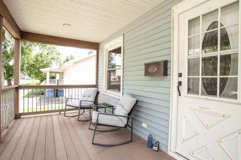 Tiny photo for 1313 E Oakland Avenue, Bloomington, IL 61701 (MLS # 12392706)