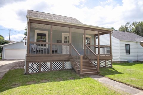 Tiny photo for 1313 E Oakland Avenue, Bloomington, IL 61701 (MLS # 12392706)