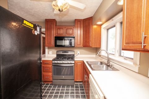 Tiny photo for 1313 E Oakland Avenue, Bloomington, IL 61701 (MLS # 12392706)