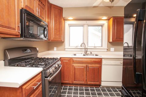 Tiny photo for 1313 E Oakland Avenue, Bloomington, IL 61701 (MLS # 12392706)