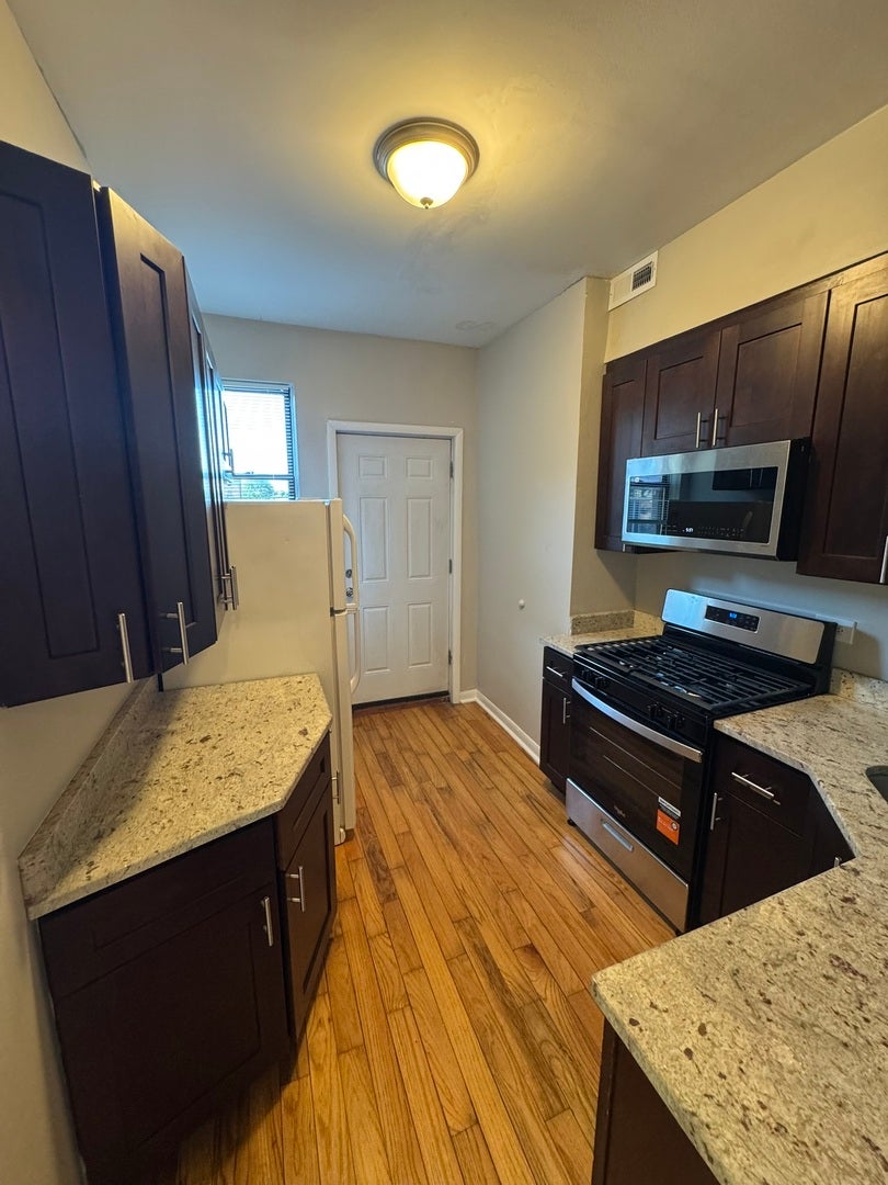 1538 W Monroe Street 3