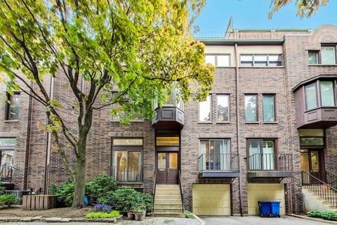 215 W CONCORD Lane Chicago IL 60614