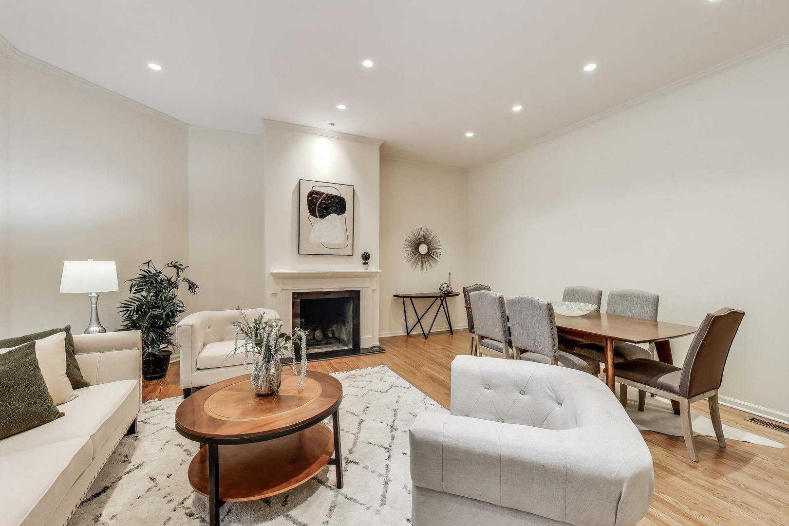 215 W CONCORD Lane