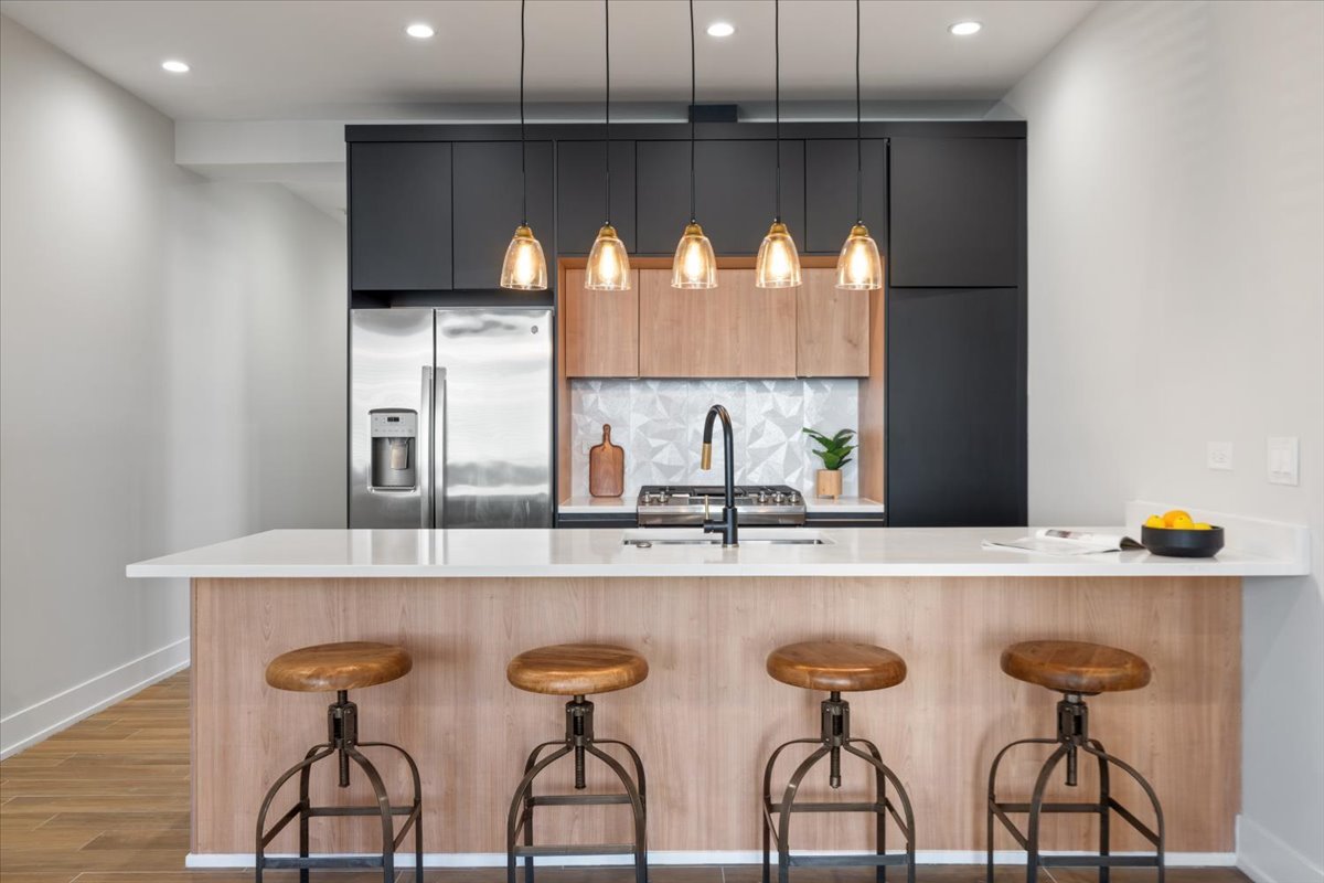 3653 W Barry Avenue 1W