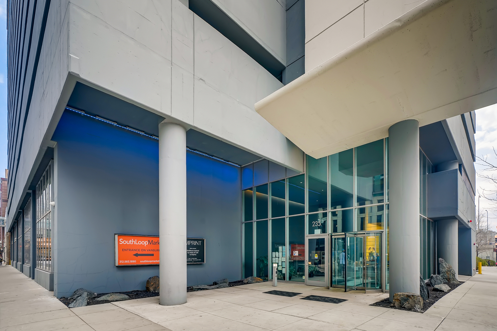 235 W Van Buren Street 2911