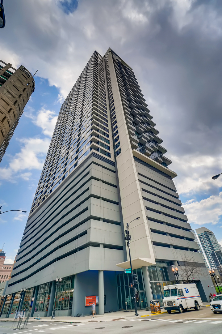 235 W Van Buren Street 2911