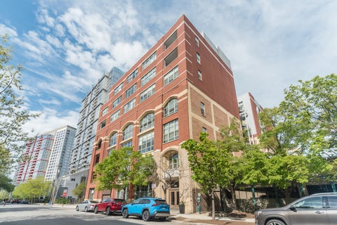 Tiny photo for 2001 S Calumet Avenue #408, Chicago, IL 60616 (MLS # 12753996)