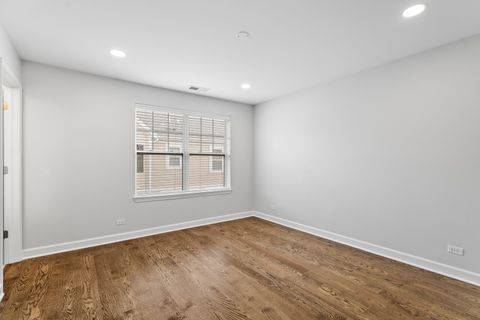 Tiny photo for 821 Lexington Circle E, Des Plaines, IL 60016 (MLS # 12513769)