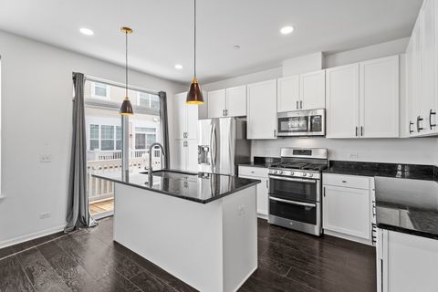 Tiny photo for 821 Lexington Circle E, Des Plaines, IL 60016 (MLS # 12513769)