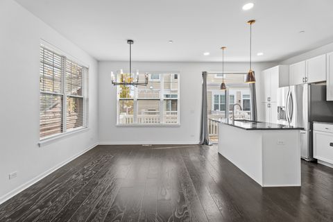 Tiny photo for 821 Lexington Circle E, Des Plaines, IL 60016 (MLS # 12513769)