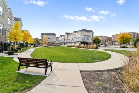 Tiny photo for 821 Lexington Circle E, Des Plaines, IL 60016 (MLS # 12513769)