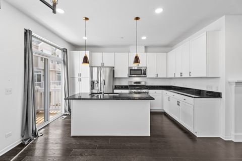 Tiny photo for 821 Lexington Circle E, Des Plaines, IL 60016 (MLS # 12513769)