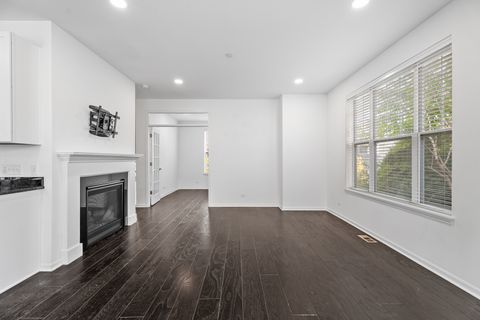 Tiny photo for 821 Lexington Circle E, Des Plaines, IL 60016 (MLS # 12513769)