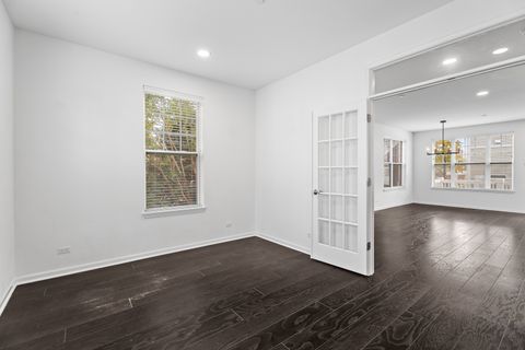 Tiny photo for 821 Lexington Circle E, Des Plaines, IL 60016 (MLS # 12513769)