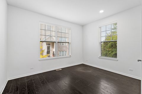 Tiny photo for 821 Lexington Circle E, Des Plaines, IL 60016 (MLS # 12513769)