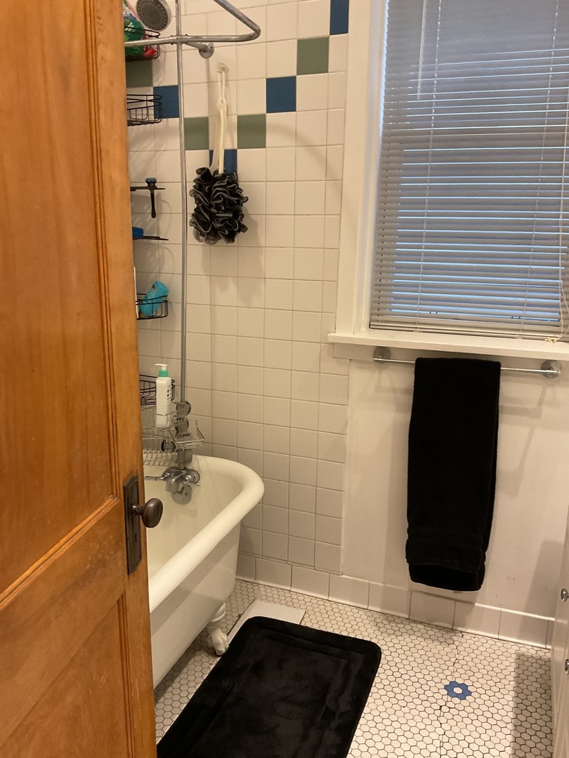 4430 N Spaulding Avenue