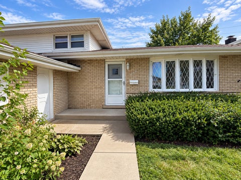 Tiny photo for 10321 Lacrosse Avenue, Oak Lawn, IL 60453 (MLS # 12763230)