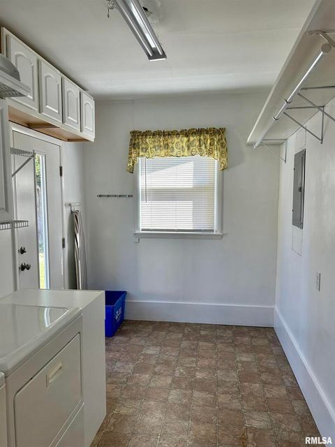 Tiny photo for 1406 W TAYLOR Drive, Carbondale, IL 62901 (MLS # EB460003)