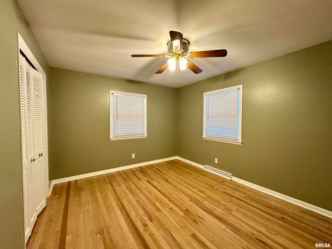 Tiny photo for 1406 W TAYLOR Drive, Carbondale, IL 62901 (MLS # EB460003)