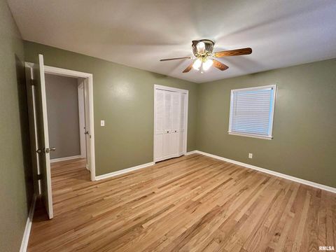 Tiny photo for 1406 W TAYLOR Drive, Carbondale, IL 62901 (MLS # EB460003)