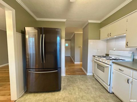 Tiny photo for 1406 W TAYLOR Drive, Carbondale, IL 62901 (MLS # EB460003)