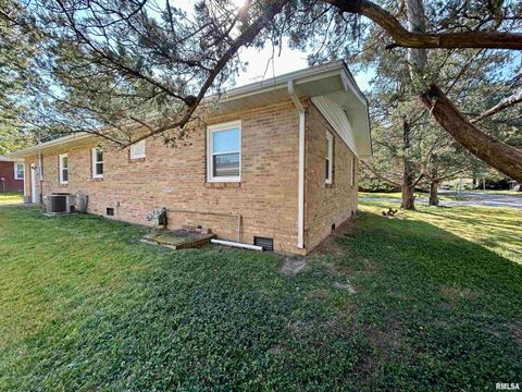 Tiny photo for 1406 W TAYLOR Drive, Carbondale, IL 62901 (MLS # EB460003)