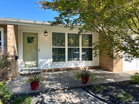 Tiny photo for 1406 W TAYLOR Drive, Carbondale, IL 62901 (MLS # EB460003)