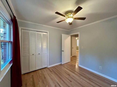 Tiny photo for 1406 W TAYLOR Drive, Carbondale, IL 62901 (MLS # EB460003)