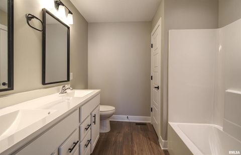 Tiny photo for 1004 S 4TH Street, Clinton, IA 52732 (MLS # QC4266885)