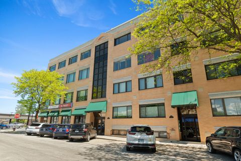 4751 N ARTESIAN Avenue 401 Chicago IL 60625