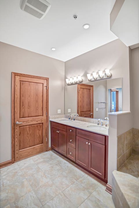 Tiny photo for 1600 S Prairie Avenue #2102, Chicago, IL 60616 (MLS # 12642572)